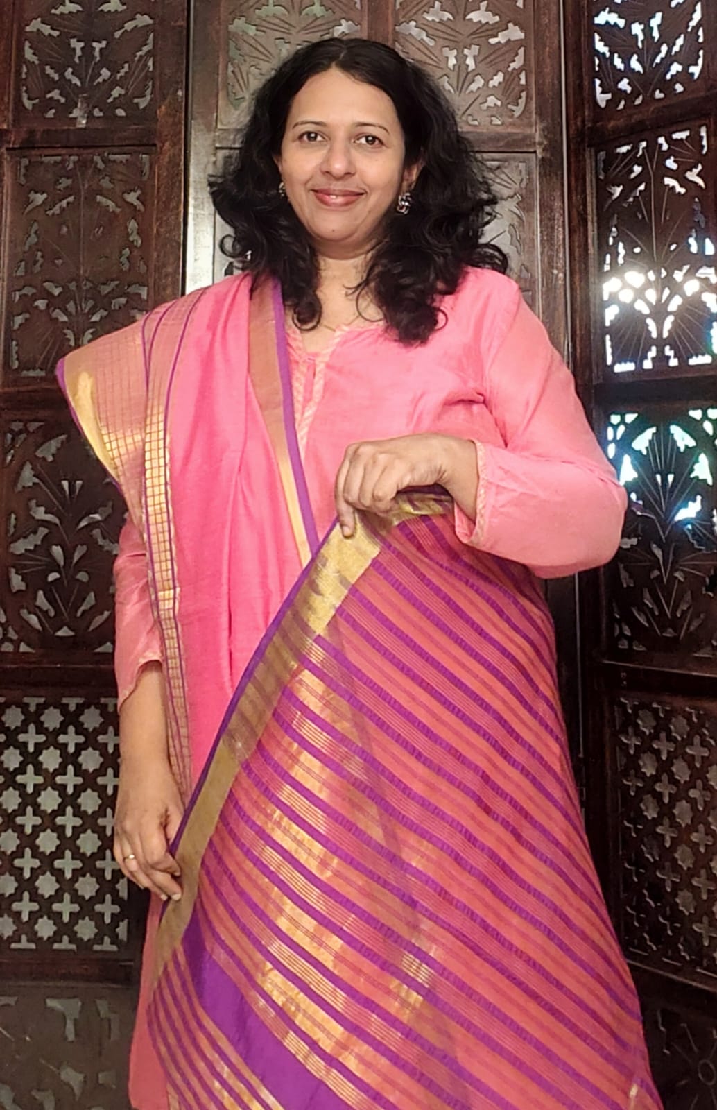 DUPATTA WITH A PALLU (pink with violet border)
