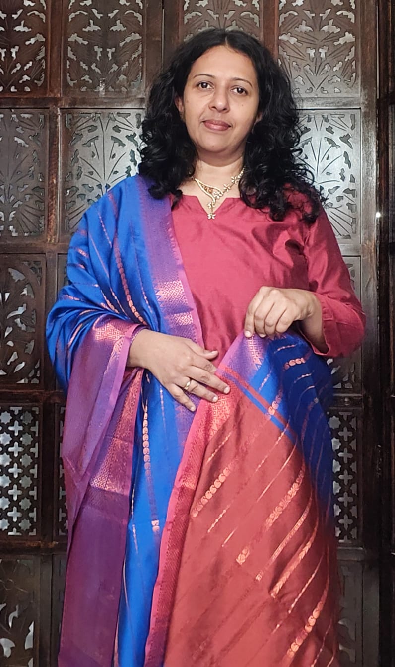DUPATTA WITH A PALLU (royal blue with a deep maroon border)