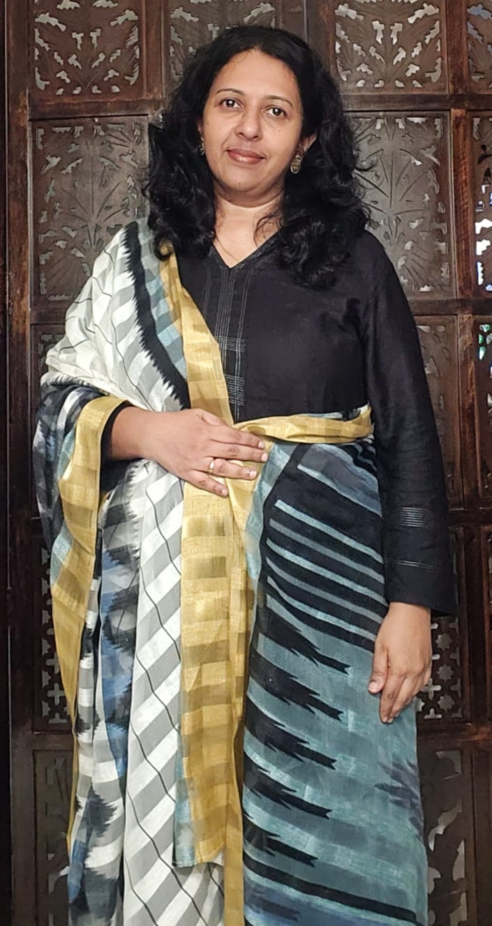 DUPATTA WITH A PALLU (white with a black and gold border)