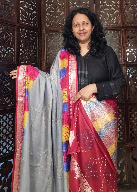 DUPATTA WITH A PALLU (grey bandhni print with pink border)
