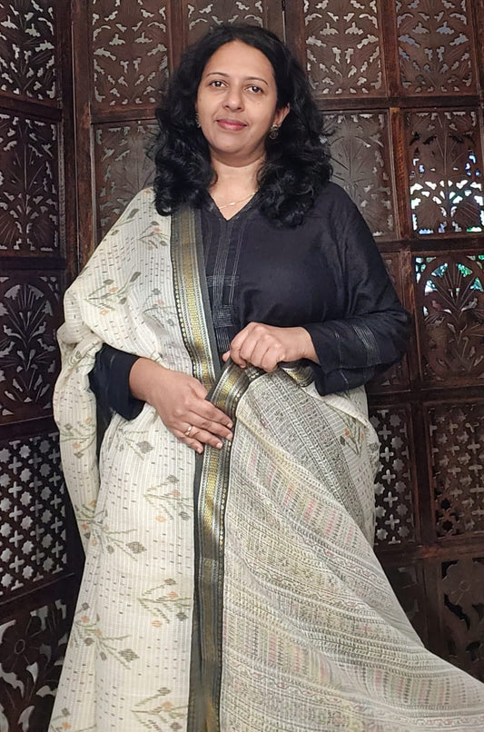DUPATTA WITH A PALLU (off white with a black and gold border)